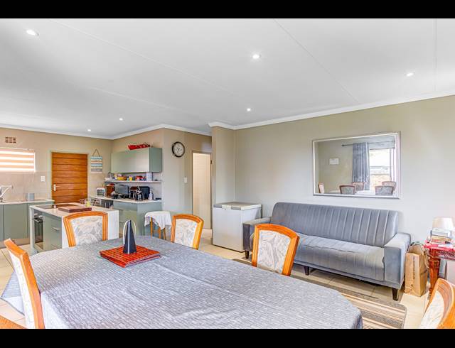 3 BEDROOM FREEHOLD FOR SALE IN LION PRIDE